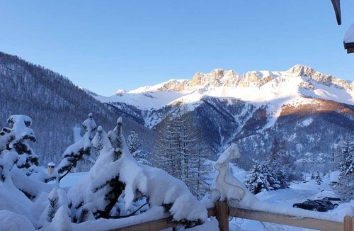 Molines-en-Queyras Ski Chalet | Large, welcoming chalet with Jacuzzi