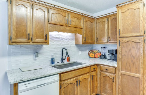 Murfreesboro House | Large Yard & Basketball Hoop: Murfreesboro Home!