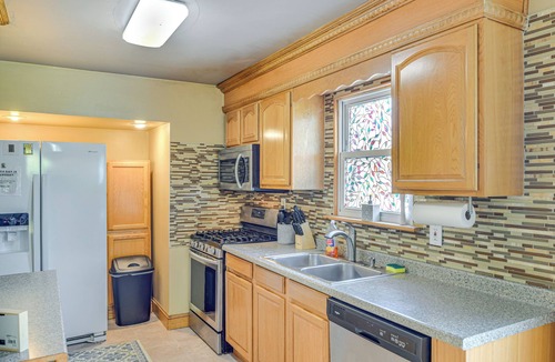 Cheektowaga House | Large Yard | Deck | 20 Min to Highmark Stadium