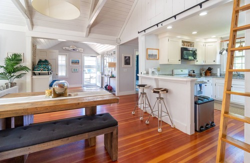 West of Town House | Large yard, deck & hot tub 4 bedroom, sleeps 9
