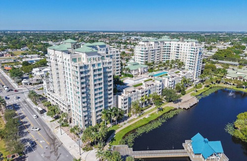 Boynton Beach Condo | Larger 1 bdrm 1.5 bath! Casa Costa 3/4mi beach pool/gymBoynton Beach 2queenbds