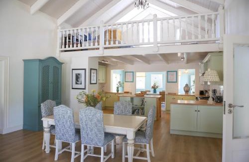 Franschhoek Apartment | Largest one bed apartment & private pool in the Hoek