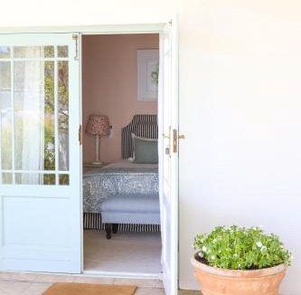 Franschhoek Apartment | Largest one bed apartment & private pool in the Hoek