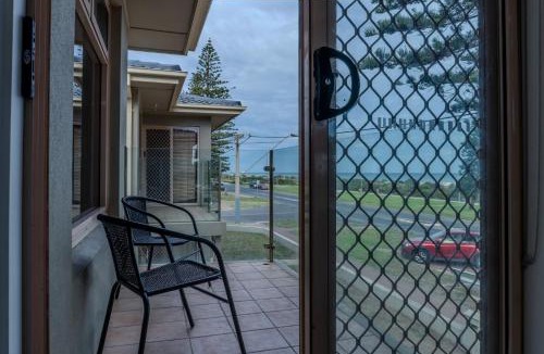 Largs Bay House | Largs Bay Jetty front Esplanade Stay - Koala Stay