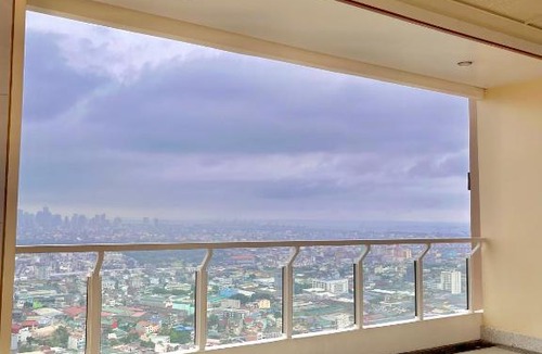 A. Bonifacio Apartment | Lark Staycation