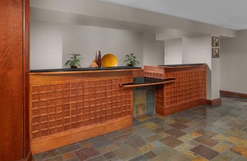East Lake Hills Hotel | Larkspur Landing Extended Stay Suites Bellevue