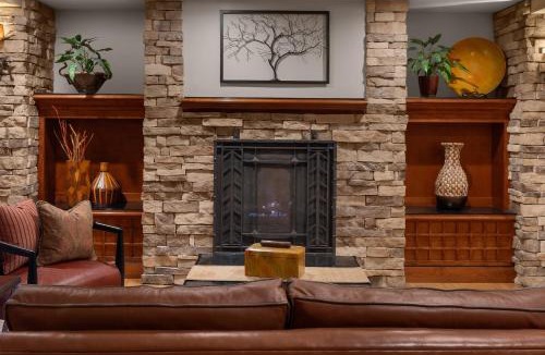 East Lake Hills Hotel | Larkspur Landing Extended Stay Suites Bellevue
