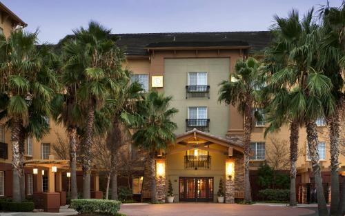 East Lake Hills Hotel | Larkspur Landing Extended Stay Suites Bellevue