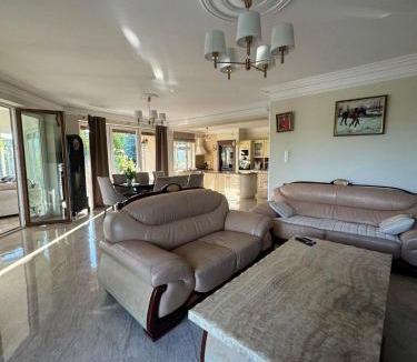 Gmina Gruta Villa | LaRoca