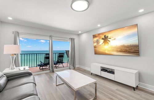 Madeira Beach Condo | Las Brisas 306 by Distinctive Beach Rentals