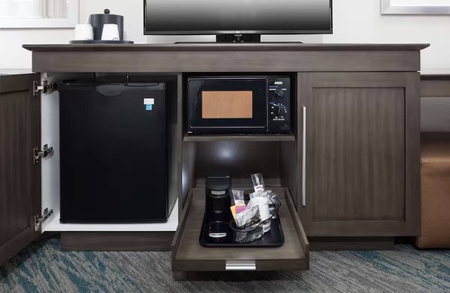 Downtown Fort Lauderdale Hotel | Las Olas Getaway | Free Breakfast | Outdoor Pool | Close Port Everglades - 3 mi