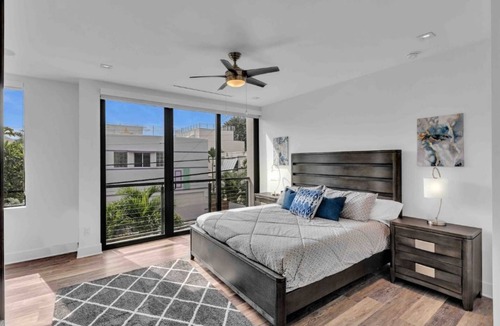 Colee Hammock House | Las Olas Modern Masterpiece/walk to the beach