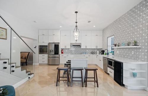 Downtown Fort Lauderdale Villa | Las Olas Villa with HEATED Salt Water Pool