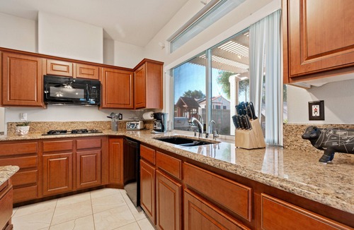 Green Valley House | LAS VEGAS LUXURY HOME, 5 BDRP, POOL W/HEATER, BBQ, GAMES