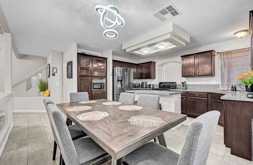 Enterprise House | Las Vegas Strip & Water Slides 5 Miles away!