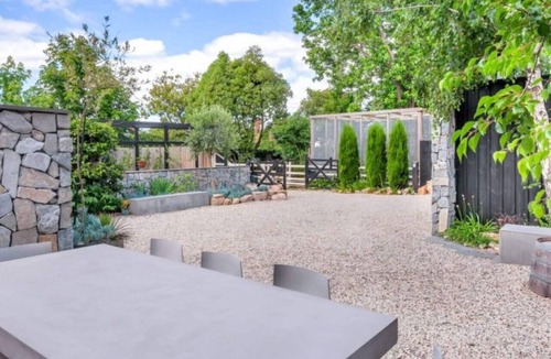 Ballarat House | Lascelles: Modern Comfort in the Heart of Ballarat