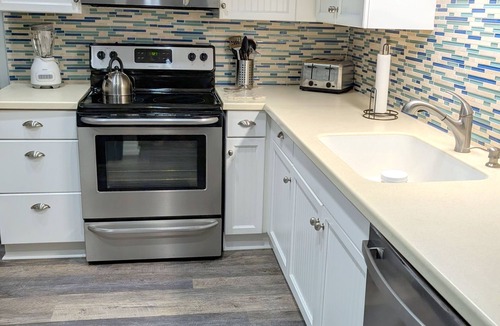 Shipyard Plantation Villa | Last minute open weekend July 11 &12 8 min walk to Shipyard beach w/locker