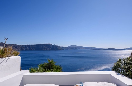 Oia Villa | Lathouri Cave