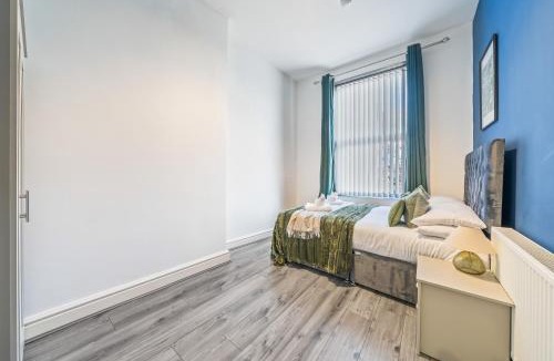 Vauxhall Apartment | Latimer Flat 3 - Spacious 2BR Sleeps 6 with WiFi
