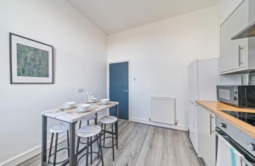 Vauxhall Apartment | Latimer Flat 3 - Spacious 2BR Sleeps 6 with WiFi
