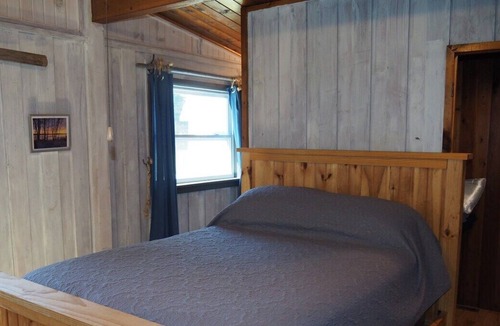 Elk Rapids Cottage | Latitude Adjustment: Lakefront with Beach & Kayaks