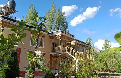 Hunder House | Latsas Ecolodge