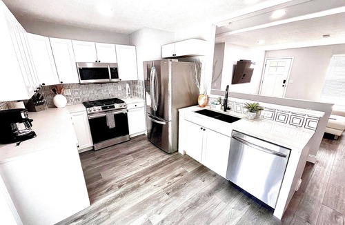 Columbus House | Launchpad: stewardess layover/stylish place to stay is perfect 4 group trips.