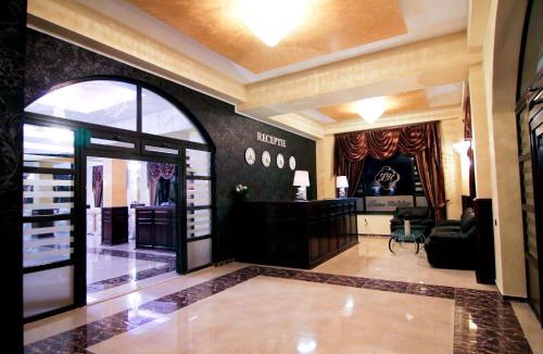Chiscani Hotel | Laura Holiday