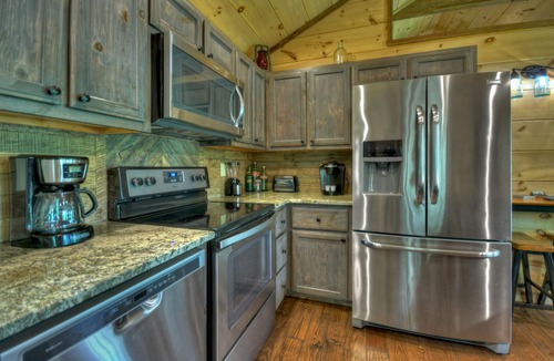 Mineral Bluff Cabin | Laurel Escape LLC- Romantic Luxury Cabin: Perfect for 2! PROMOTION 10%-15% OFF!