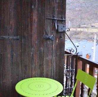 Bossost House | Laurit