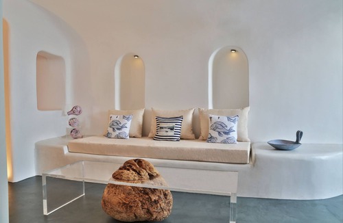 Oia Hotel | Lava Caves