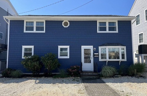 Lavallette House | Lavallette Bay view 6 large bedrooms New AC pet friendly 4 beach badges