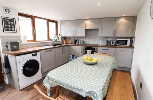 South Tawton Cottage | LAVENDER COTTAGE, family friendly, with open fire in South Zeal