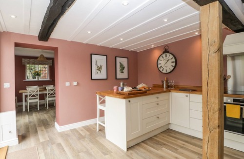 Malvern House | LAVENDER COTTAGE, pet friendly, luxury holiday cottage in Malvern
