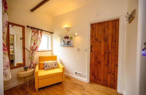 Staple Hill Hotel | Lavender - Delightful Stables Conversion By STAE-Homes