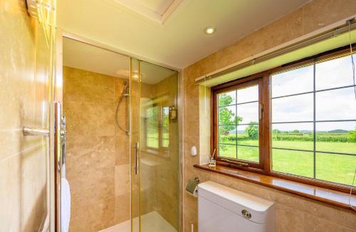 Staple Hill Hotel | Lavender - Delightful Stables Conversion By STAE-Homes