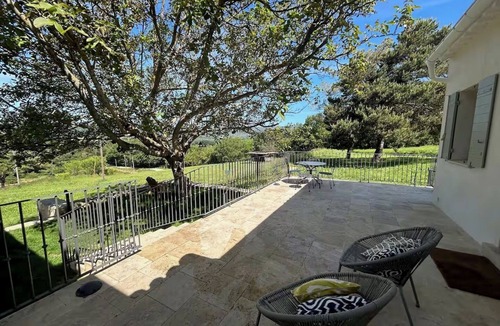 Goult Cottage | Lavender fields gîte with panoramic Gordes views on private estate near Goult