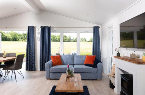 Lifton House | Lavender Lodge, 8 Roadford Lake Lodges