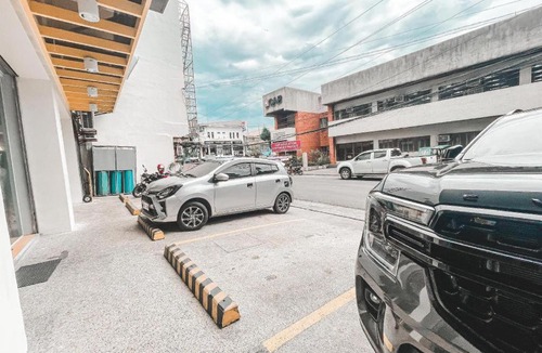 Barangay Poblacion Hotel | LAVERO SUITES