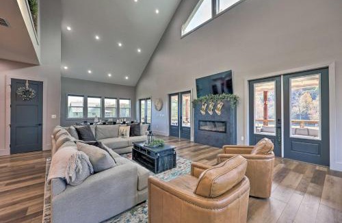 Glenwood House | Lavish Riverfront Escape w/Gas Grill!