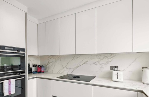 South Acton Apartment | Lawrence Court, Acton, London