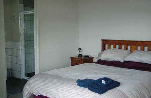Lawrence Apartment | Lawrence Townhouse Accommodation 16A