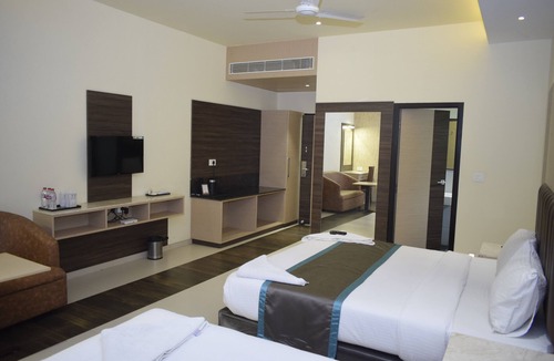 Mayiladuthurai Hotel | Laya Regency