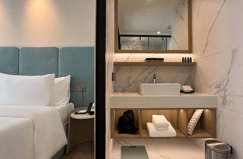 Choeng Thale Hotel | Laya Suites & Residences