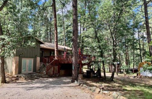 Groom Creek House | Lazy Bear Cabin BBQ FirePit Goldwater Lake