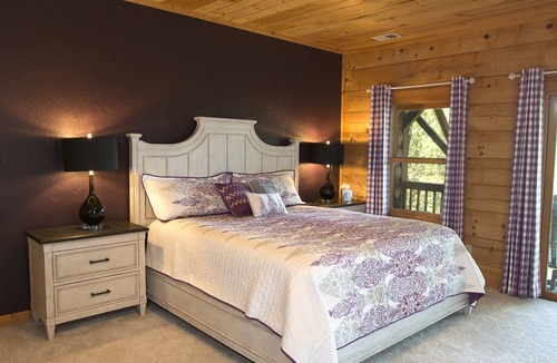 Boone Bed & Breakfast | Lazy Bear Lodge