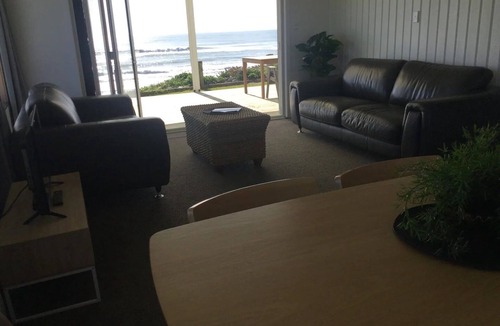 Pukehina Cottage | Lazy days beach front cottage