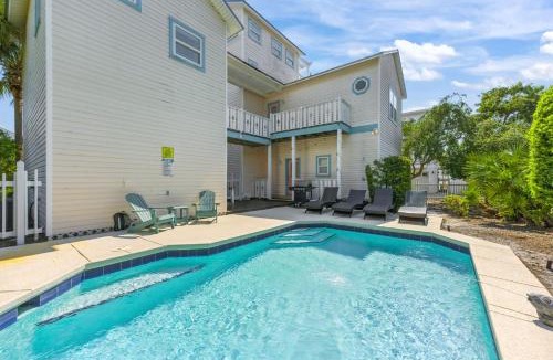 Crystal Shores House | Lazy Magnolia