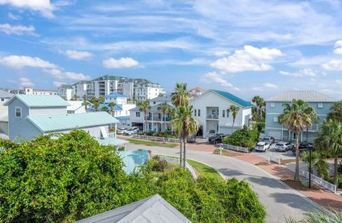 Crystal Shores House | Lazy Magnolia