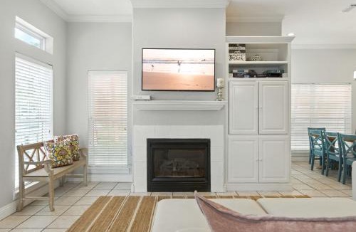 Crystal Shores House | Lazy Magnolia